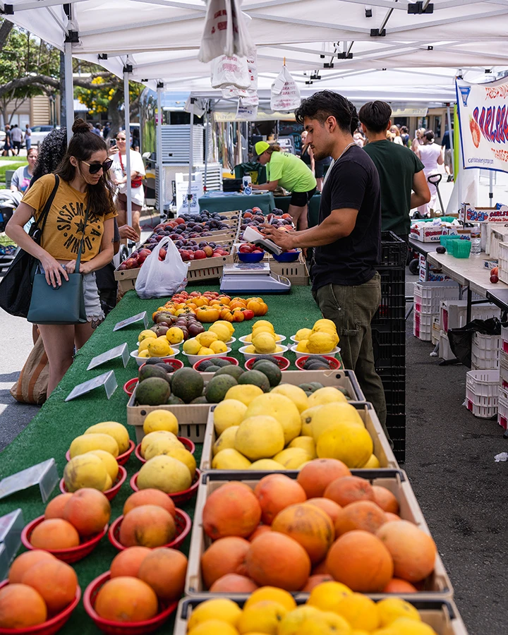 Chula Vista Farmers Market has fresh fruit